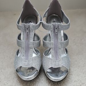 NWOT Fioni Elegant Silver Women's Heels
